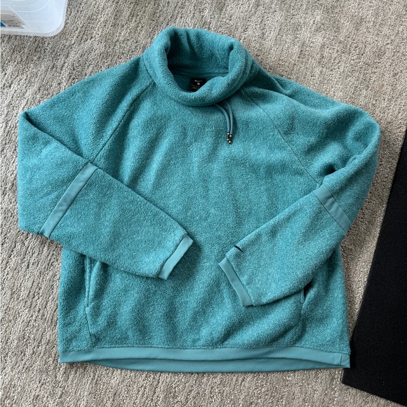 Like New Nike Pullover - Picture 2 of 5